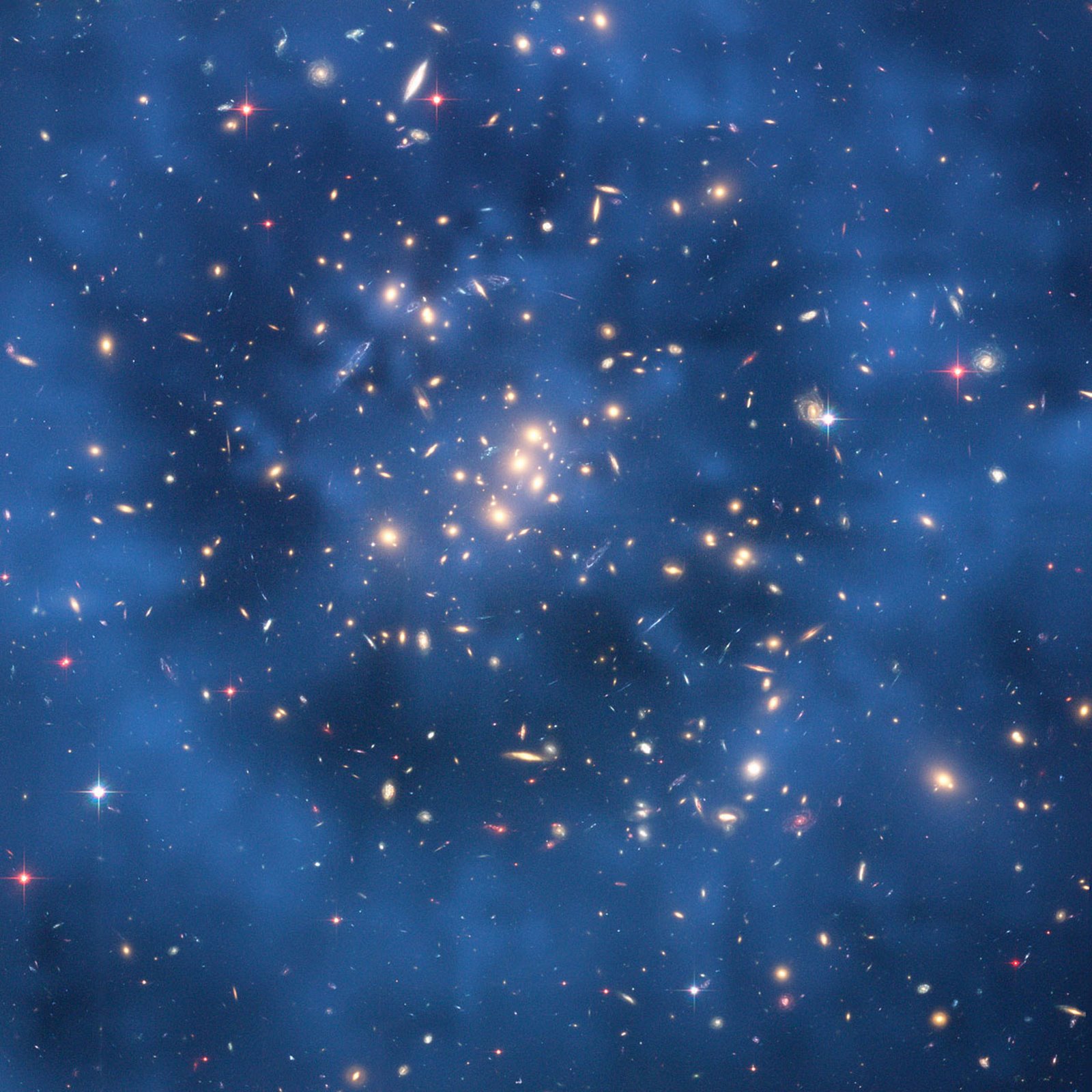 Anillo de materia oscura en un cúmulo de galaxias