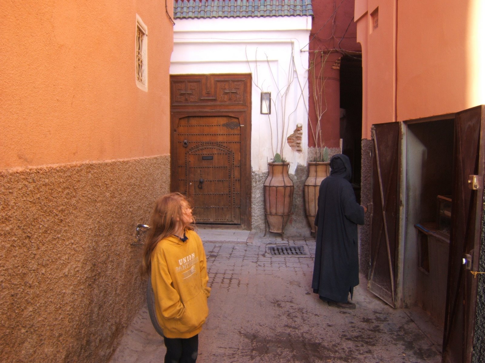 [22.Marrakech+street+life+riad1.JPG]