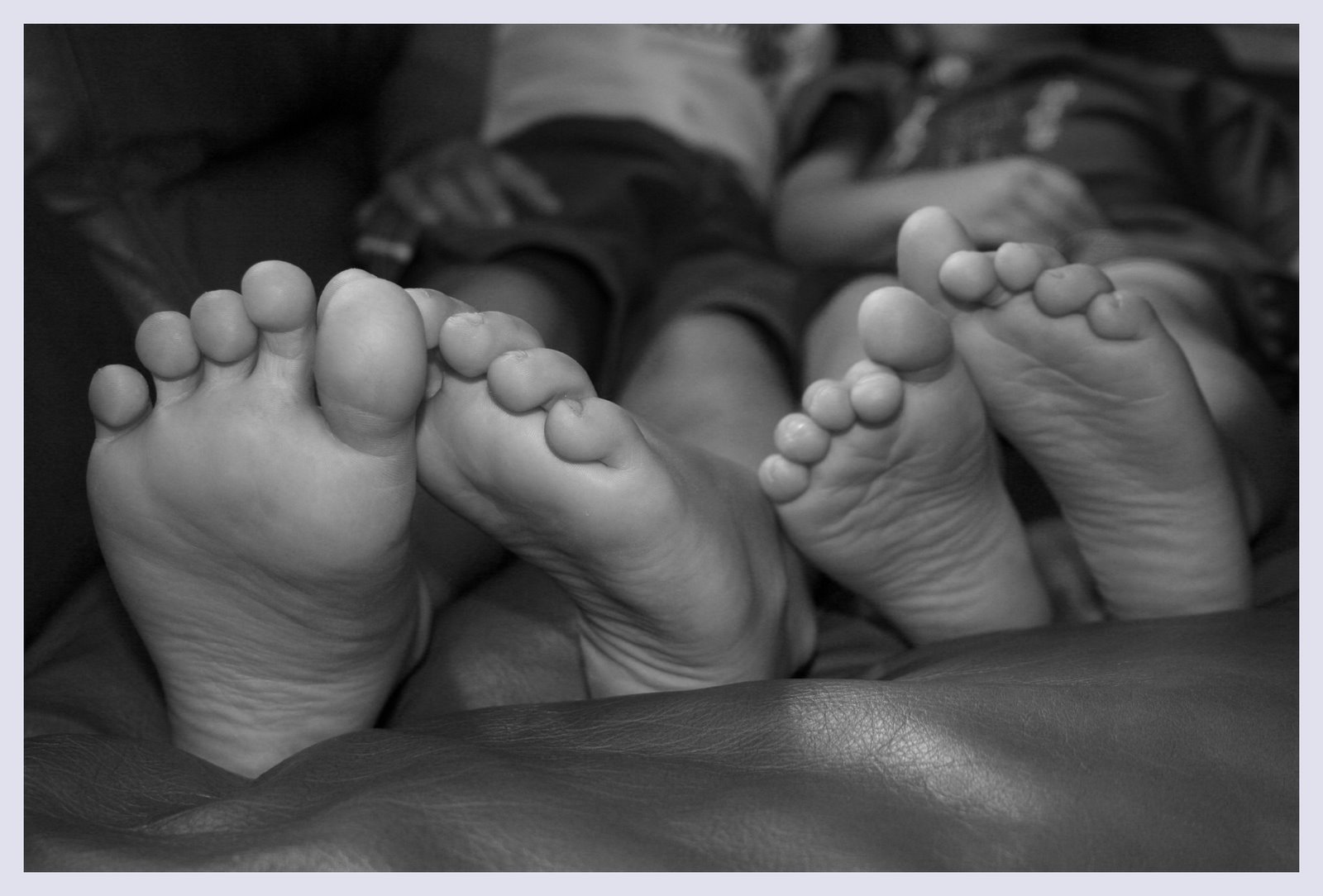 [boys+feet1.jpg]