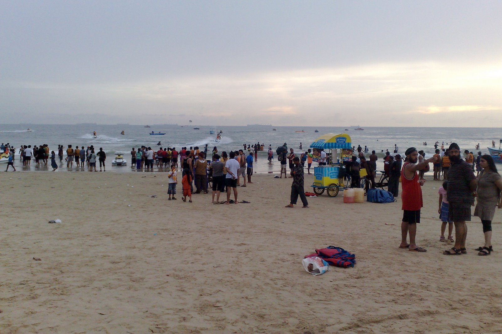 [Holi+hordes+at+Baga+Beach.jpg]