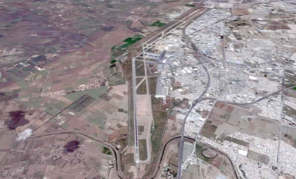 L'ancienne piste a l'avant plan - Aéroport d'Alger