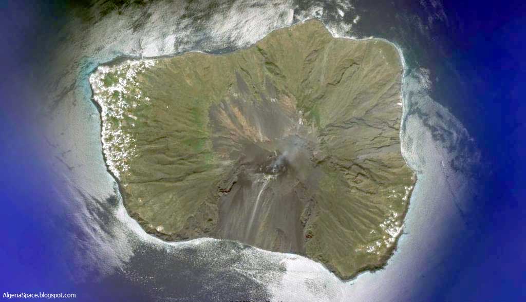L'ile volcanique de Stromboli en mer Méditérannée - Italie