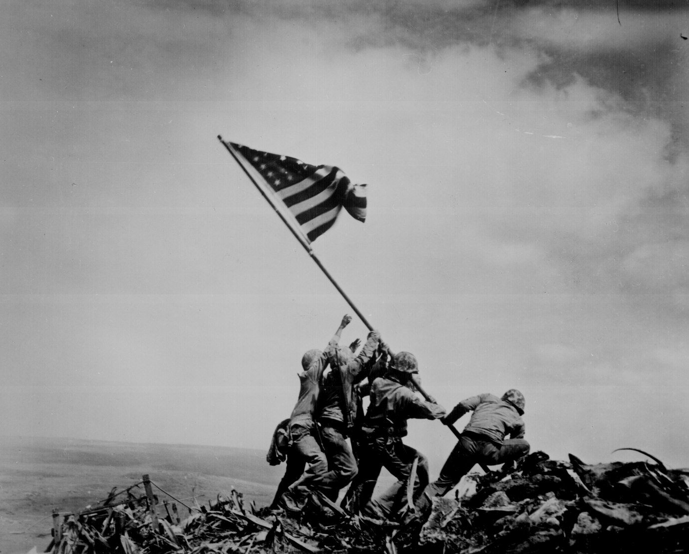 [WW2_Iwo_Jima_flag_raising.jpg]