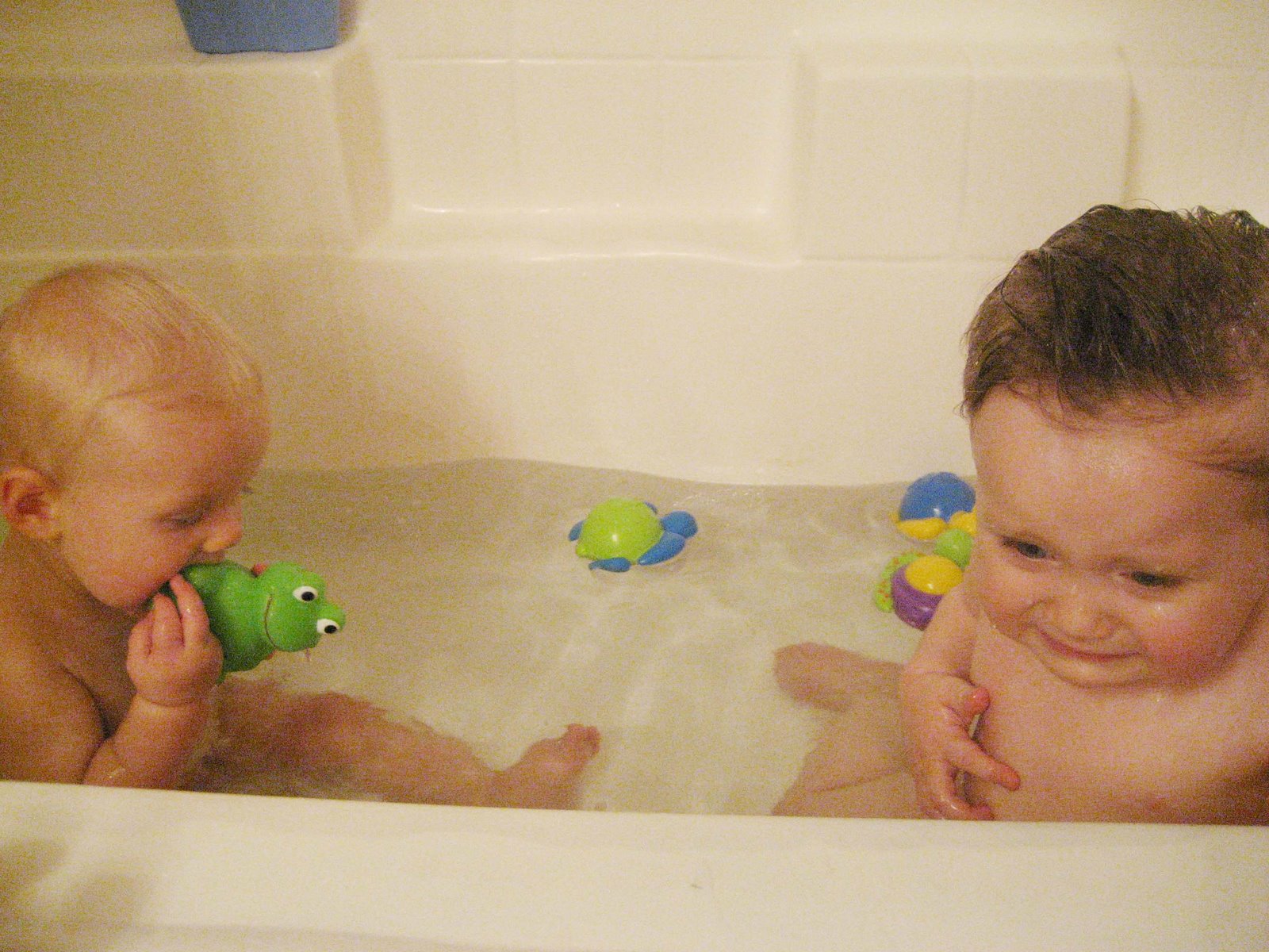 [boys+in+the+bath2.jpg]