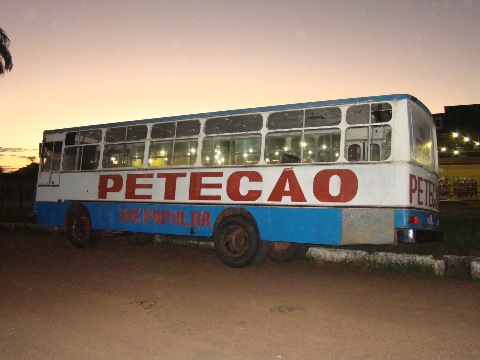[Ônibus+do+Petecão+2.jpg]