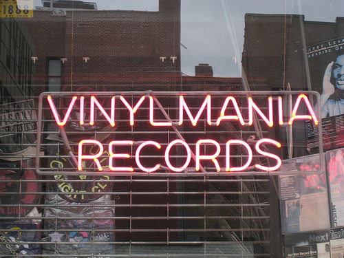 [2007_03_arts_vinylmania.jpg]