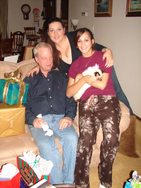 [Knippa+Christmas+Dad+&+his+girls!.JPG]