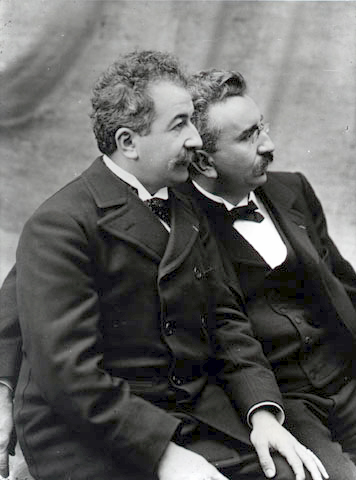 Auguste (izquierda) y Louis Lumière.