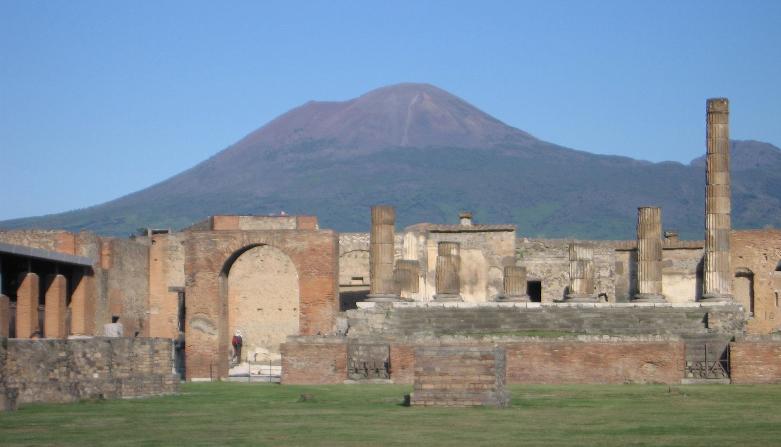 [Pompeii+Vesuvias+2.JPG]