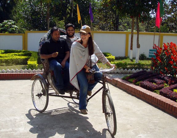 [Me+Driving+Rickshaw+sm.jpg]