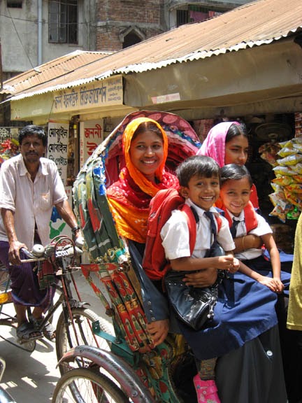 [Family+on+Rickshaw+sm.jpg]