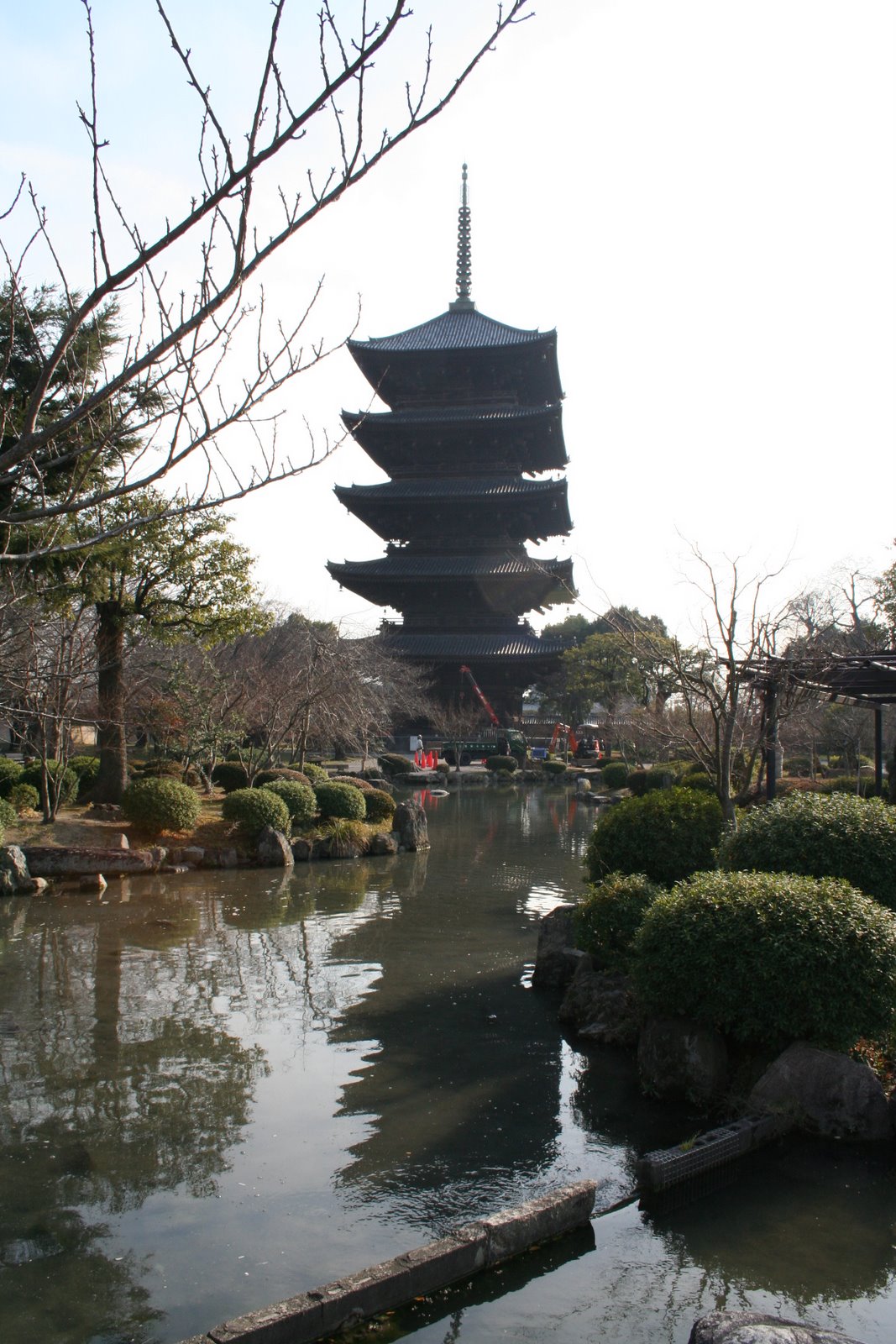 [EstanqueyPagoda+del+templo+budista+Toji.Kioto2007enro26.JJusteJPG.JPG]