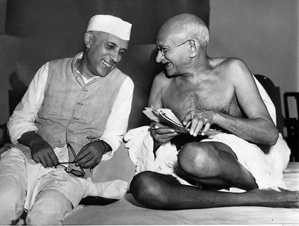 [aa-Nehru-gandhi.jpg]