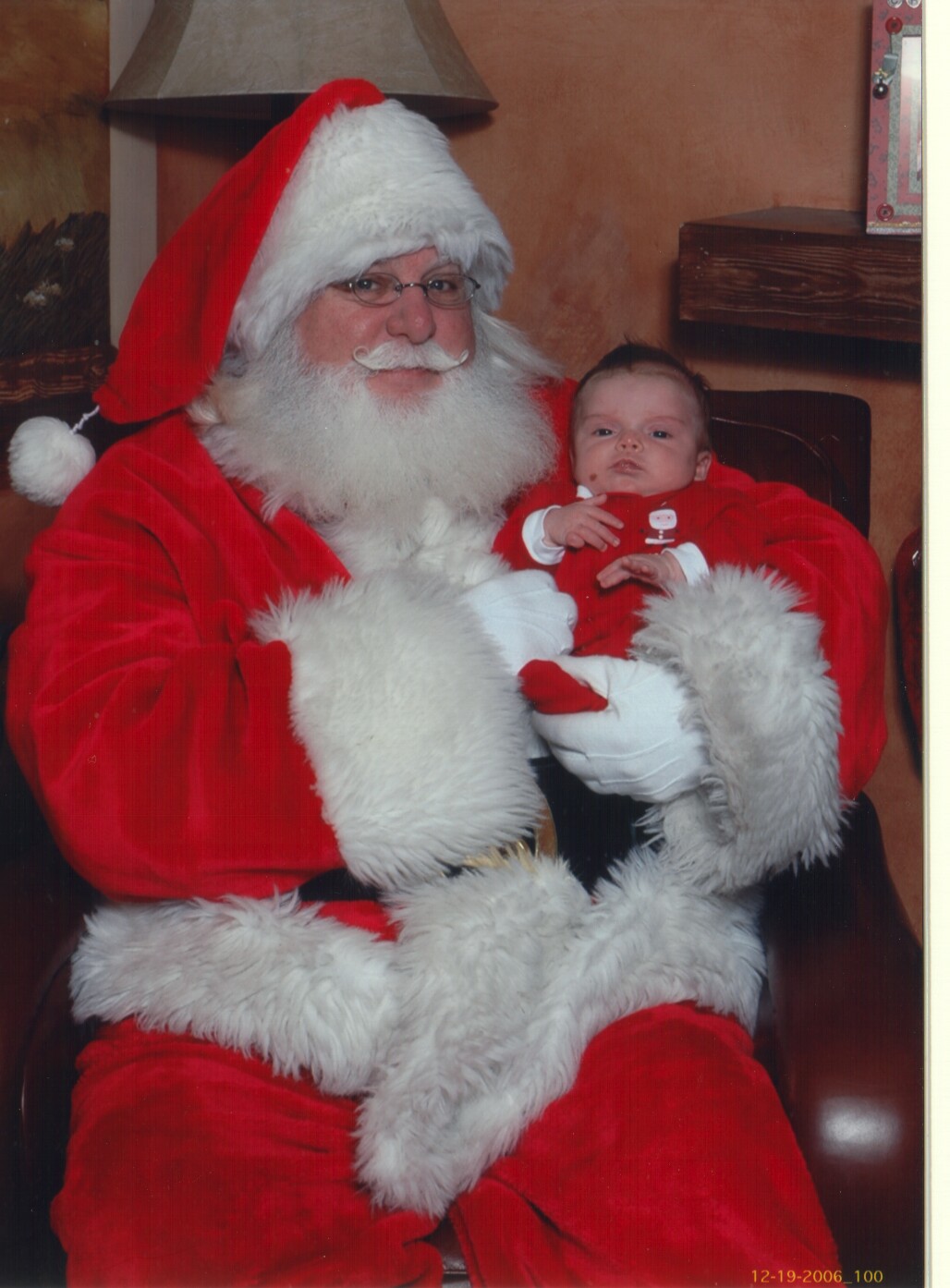 [Piper+and+Santa+2006.jpg]