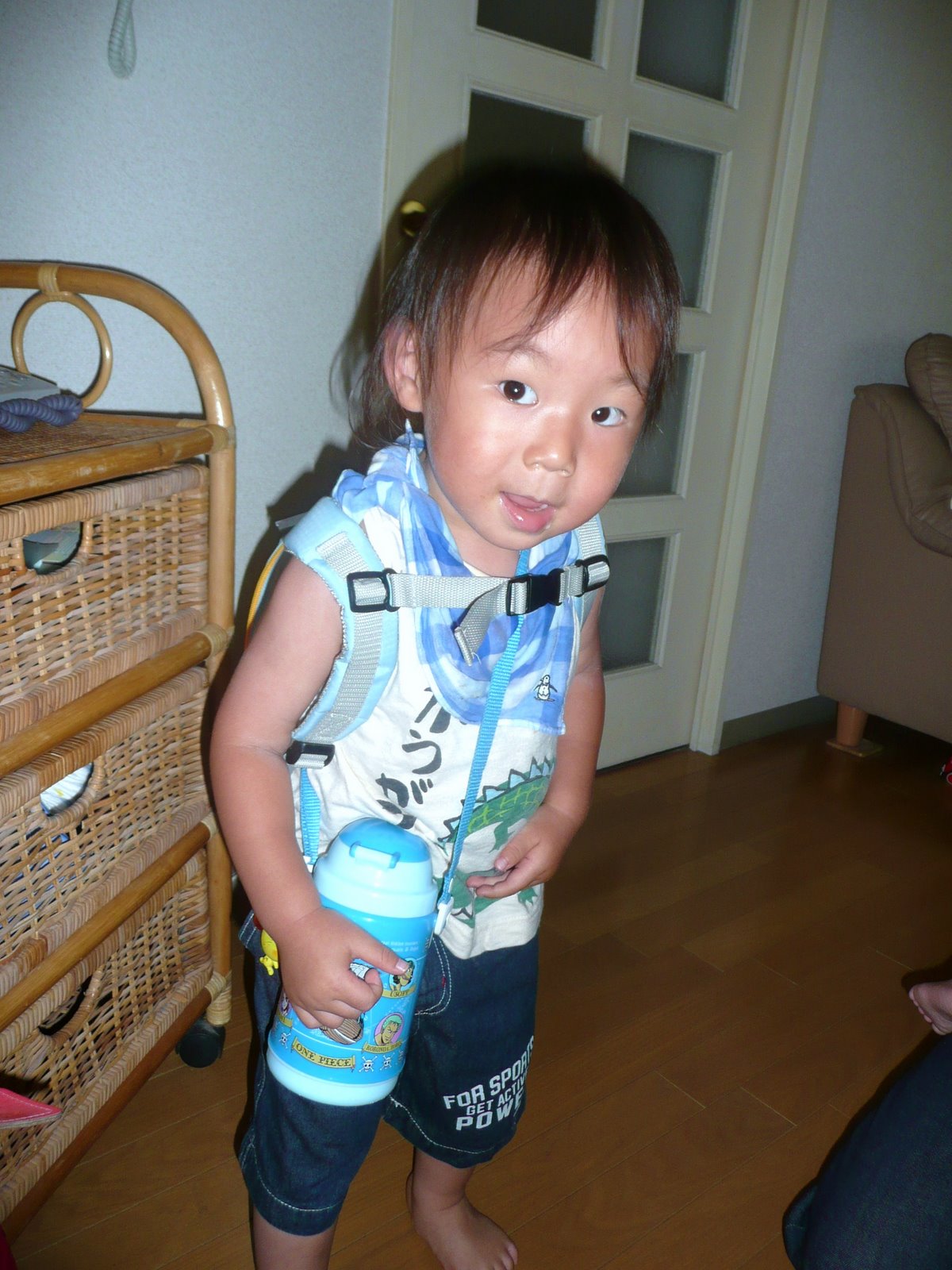 [Jidai+with+backpack+and+water+bottle+July+8,+2008.JPG]