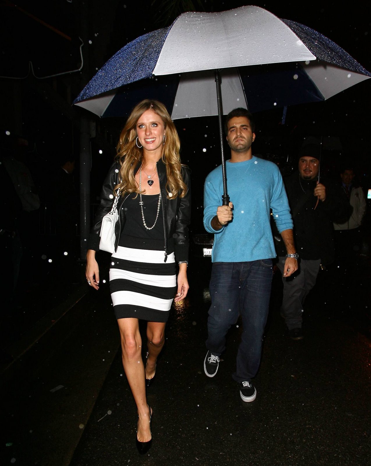 [87845_nicky_hilton_in_the_rain_in_hollywood_19_122_51lo.jpg]