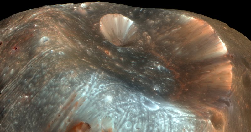 Imagen del cráter Stickney en la luna Fobos de Marte