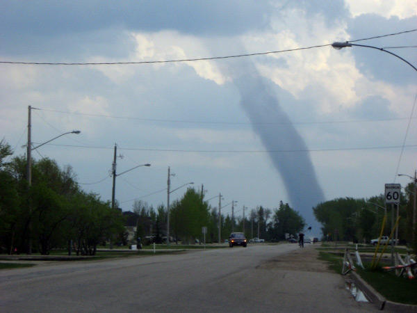 [Niverville+Tornado.jpg]