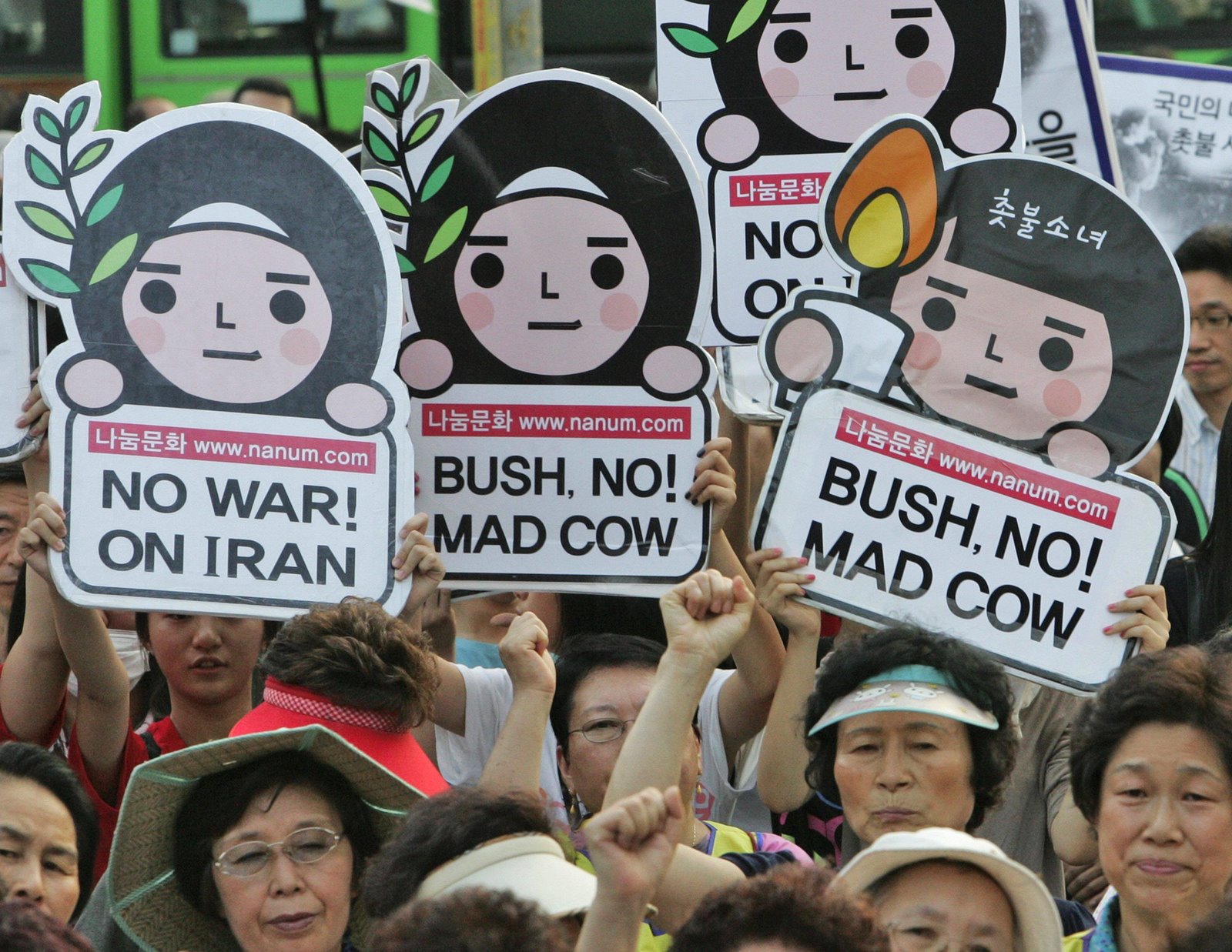 [korean+protest+Bush+visit+2008.jpg]