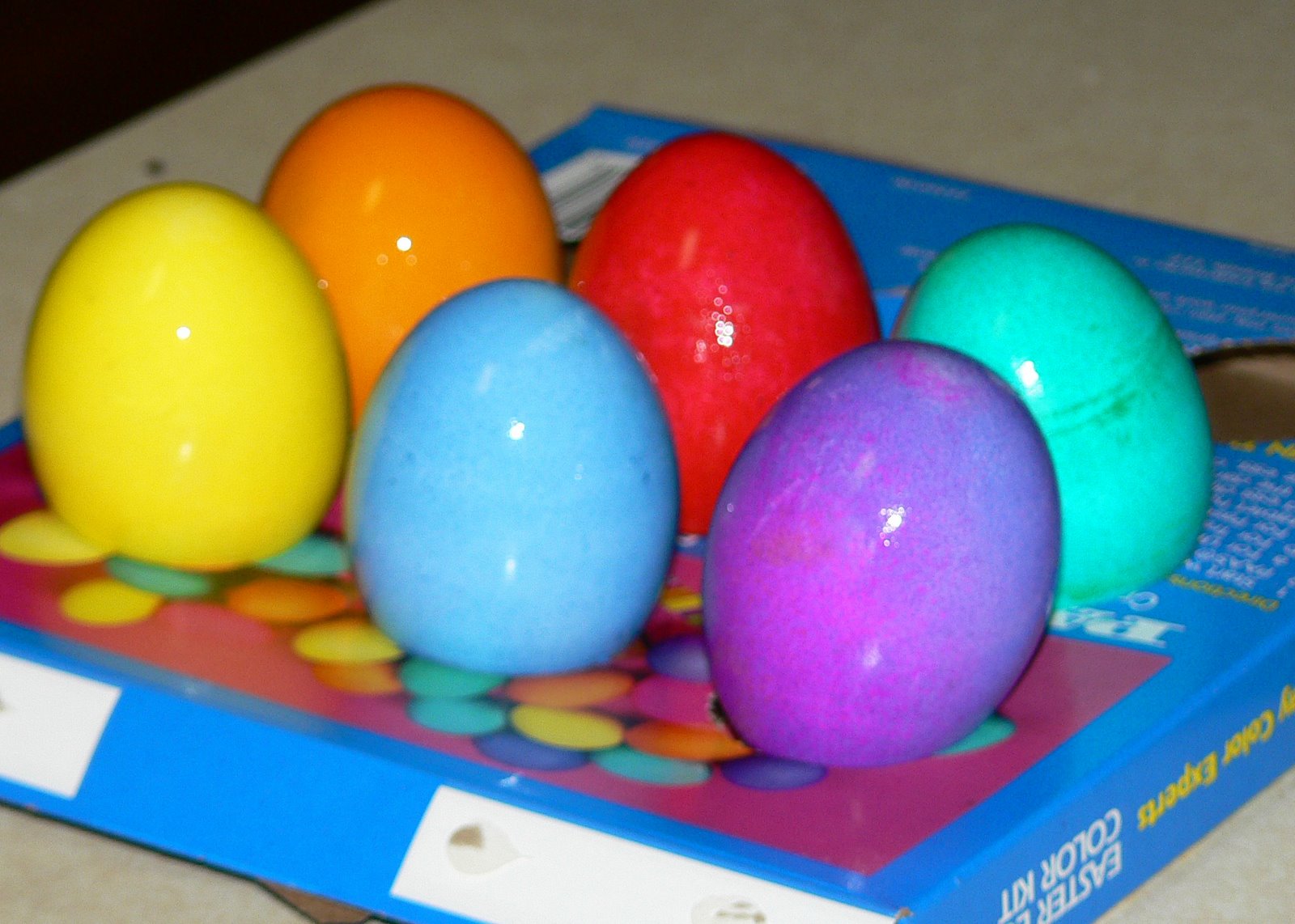 [pretty+dyed+eggs.jpg]