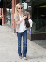 Reese Witherspoon in LA