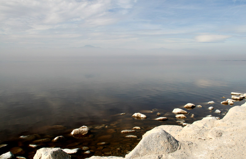 [Salton-Sea-rock.lake.cloud-.jpg]
