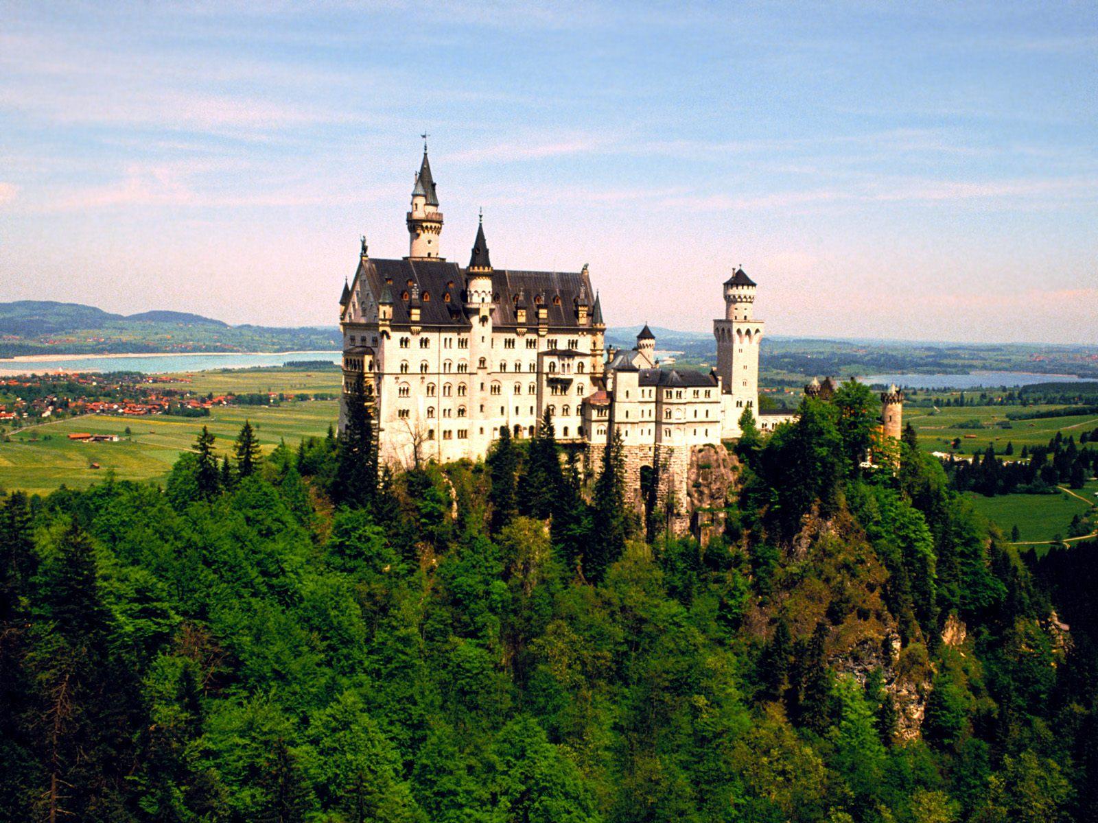 [Jewel+of+the+Valley,+Neuschwanstein+Castle,+Germany.jpg]