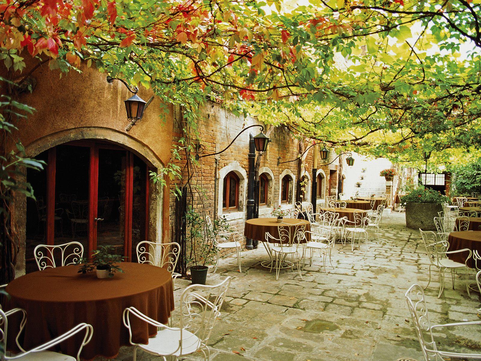 [Dining+Alfresco,+Venice,+Italy.jpg]