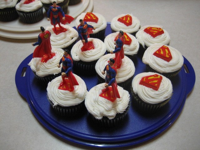 [superman+cupcakes.jpg]