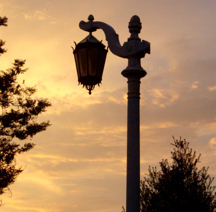 [lamppost+sunset.jpg]