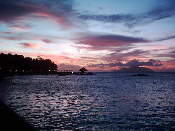 [sunset+at+fisherman's+cove+with+cloud+over+silhouette+island.JPG]
