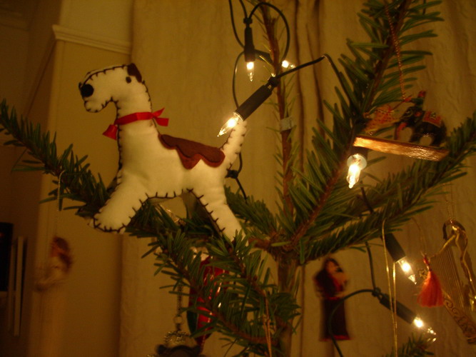 [who's+the+Christmas+tree+angel..!.jpg]