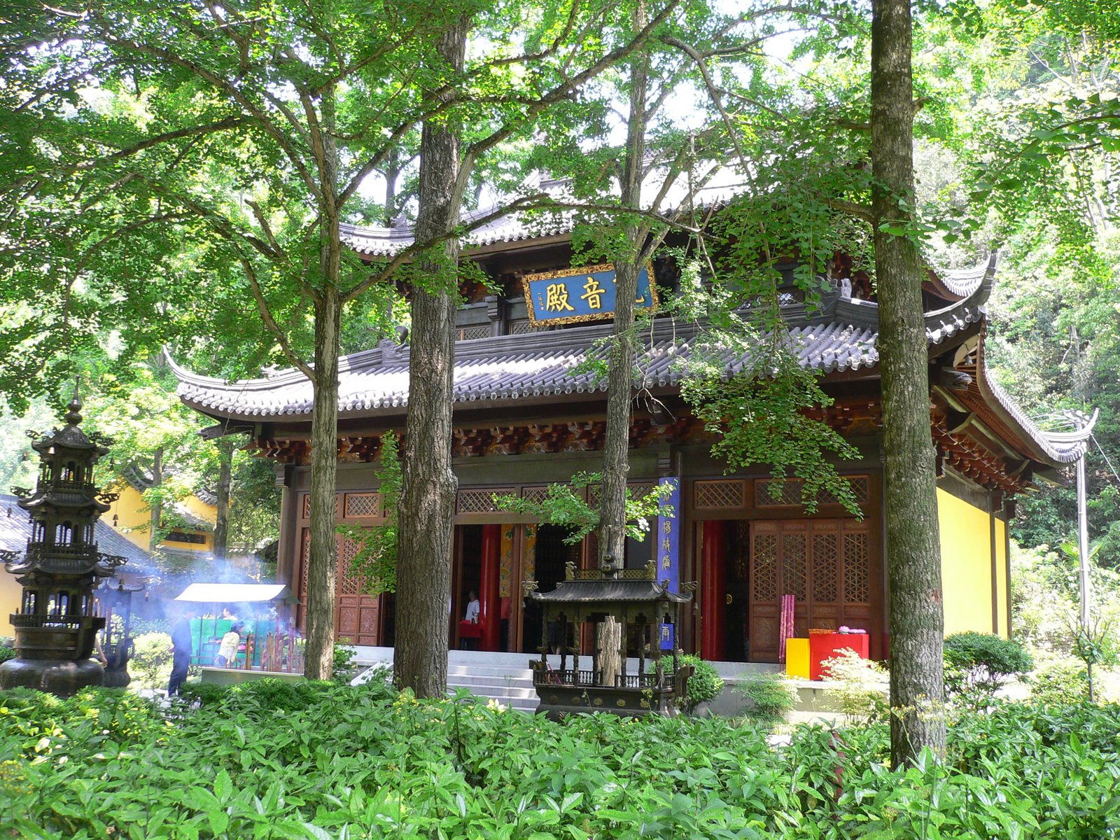 [spring+2008+-+zhuxi+185+Guan+Yin+temple.jpg]