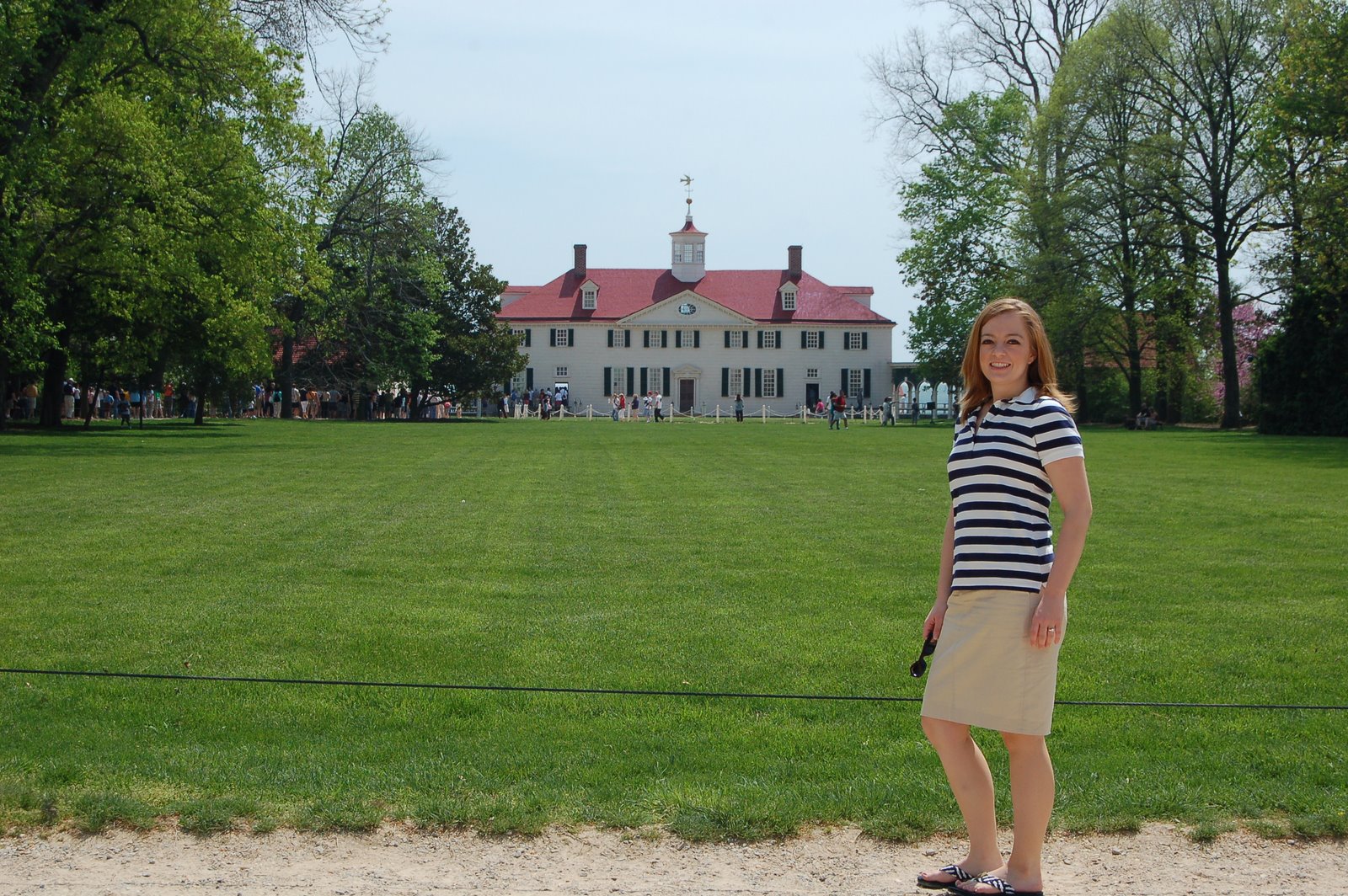 [Stacey+in+front+of+Mount+Vernon.JPG]