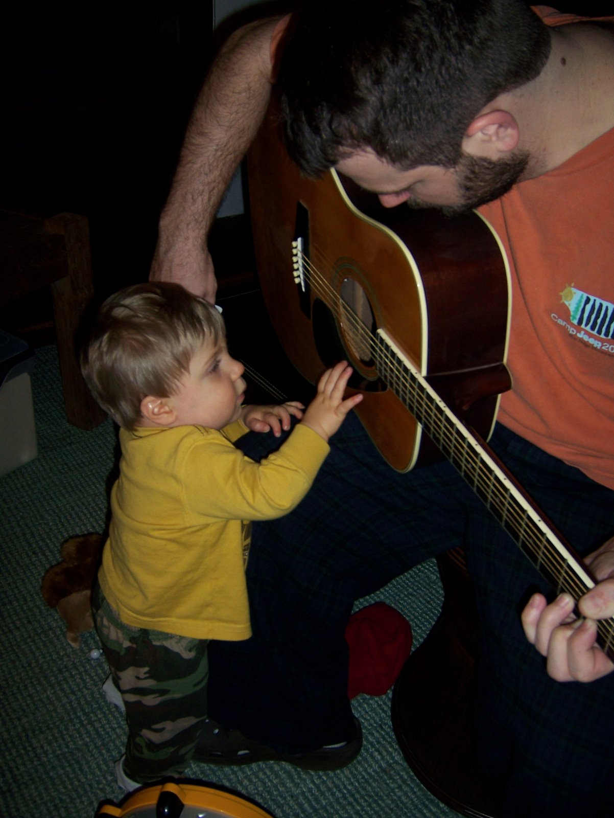 [playing+guitar+with+Daddy.JPG]