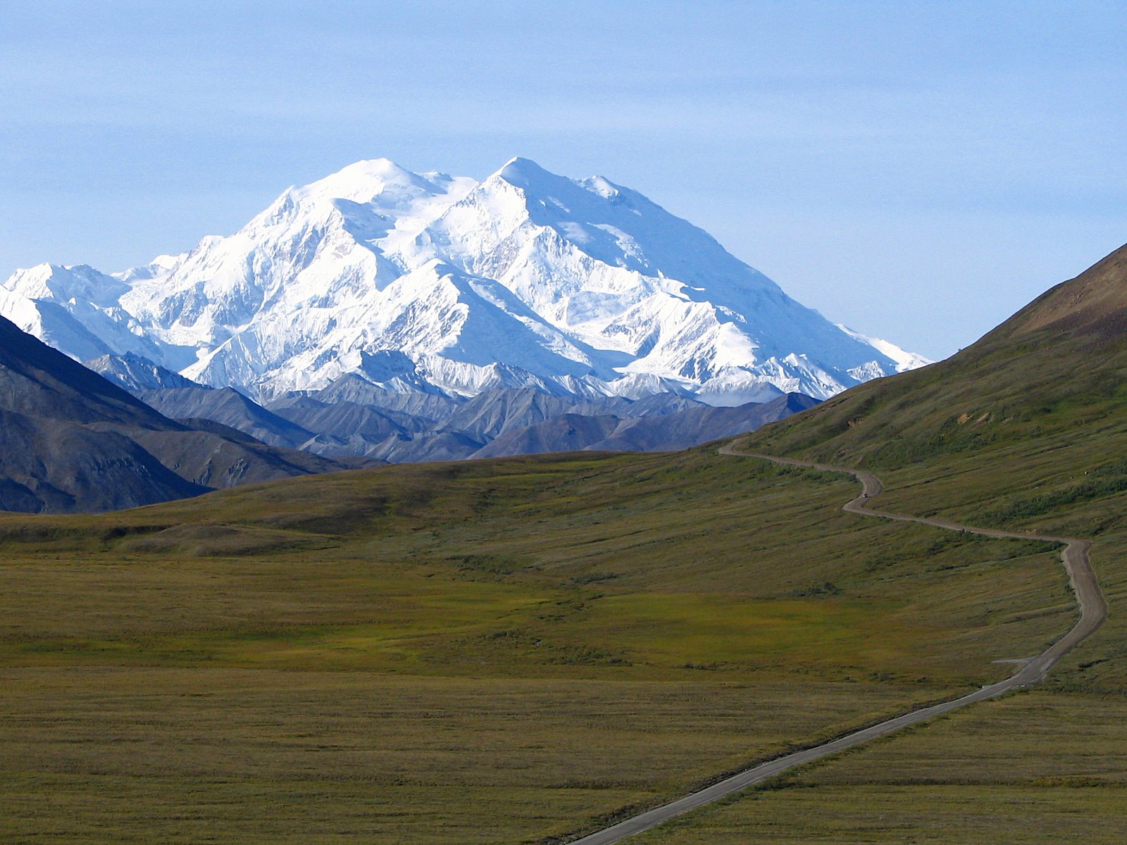 [Mount_McKinley_and_Denali_National_Park_Road_2048px.jpg]