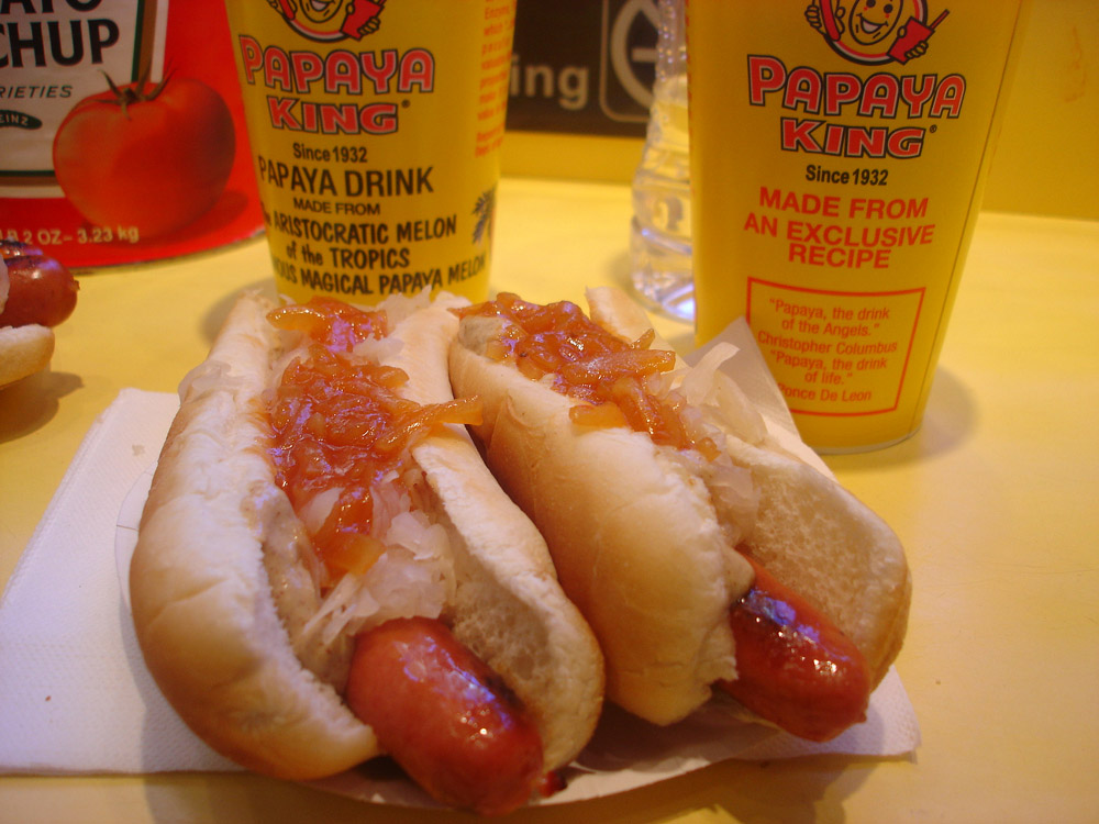 [papaya+king+-+hot+dogs.jpg]