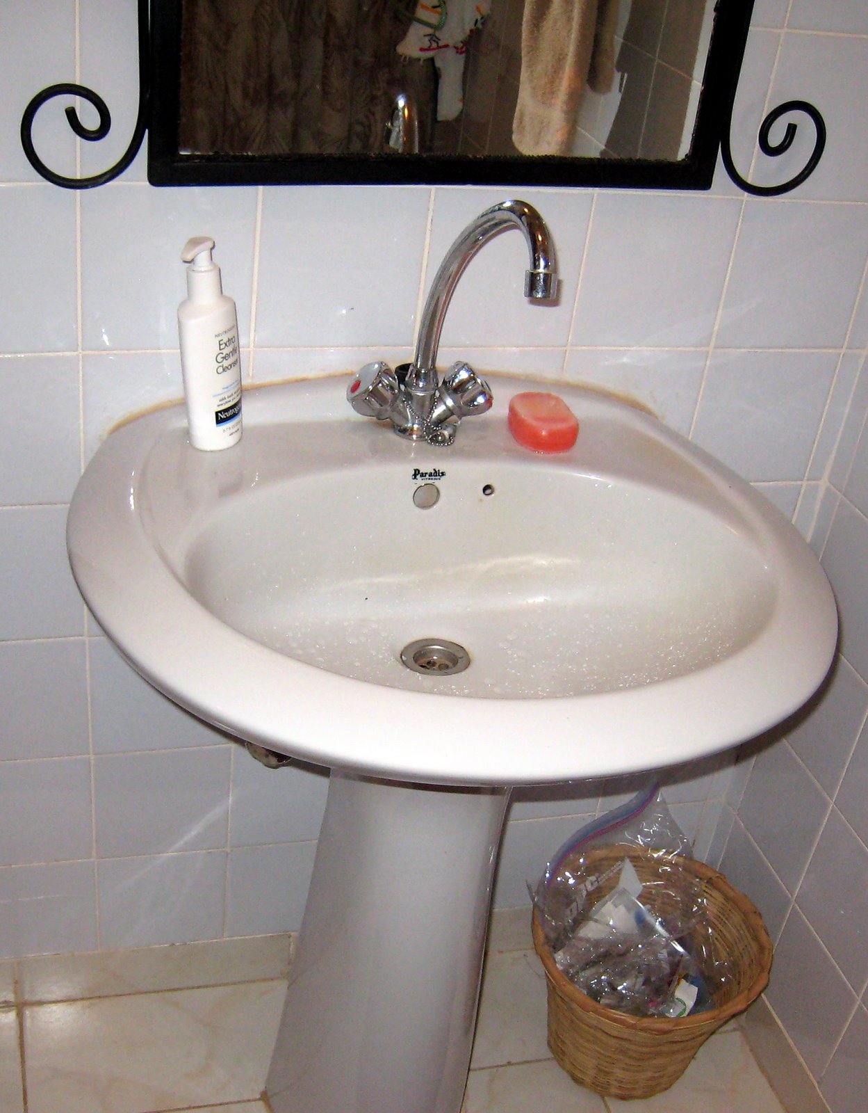 [bathroom+sink.jpg]