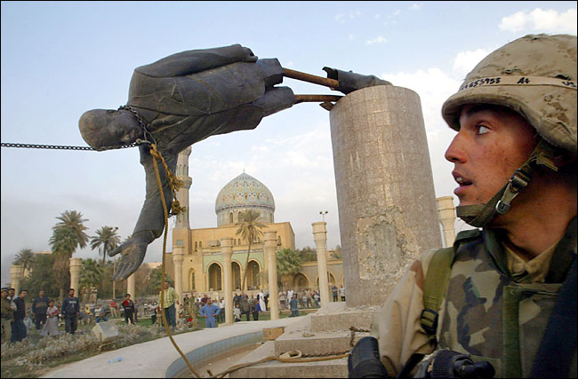 [Saddam_statue_pulled_down.jpg]