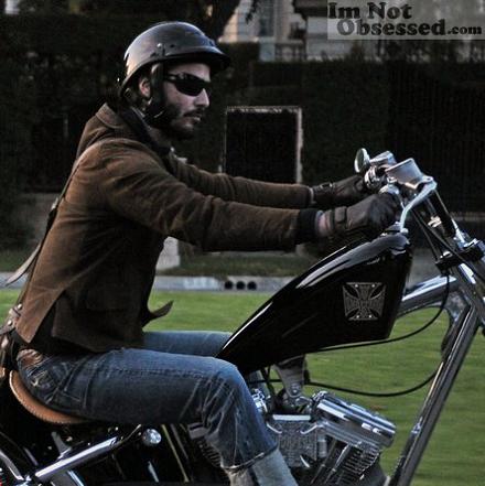 [28july08--Keanu+Reeves+Takes+The+Bike+Out+For+A+Spin+on+Sunset+Boulevard.jpg]