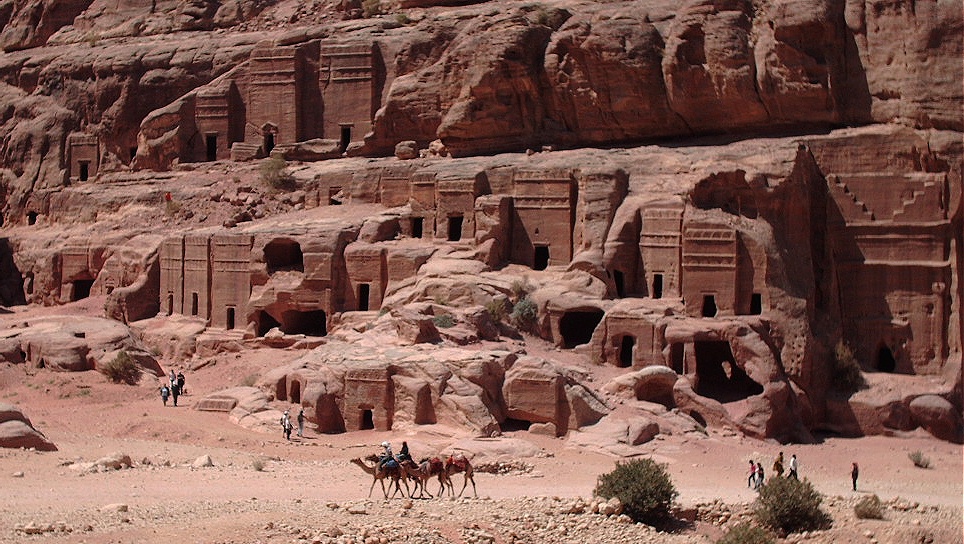 [middle+class+tombs+camels.jpg]