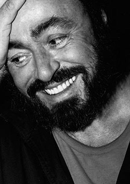 [Luciano_Pavarotti_Blanco+y+negro.jpg]