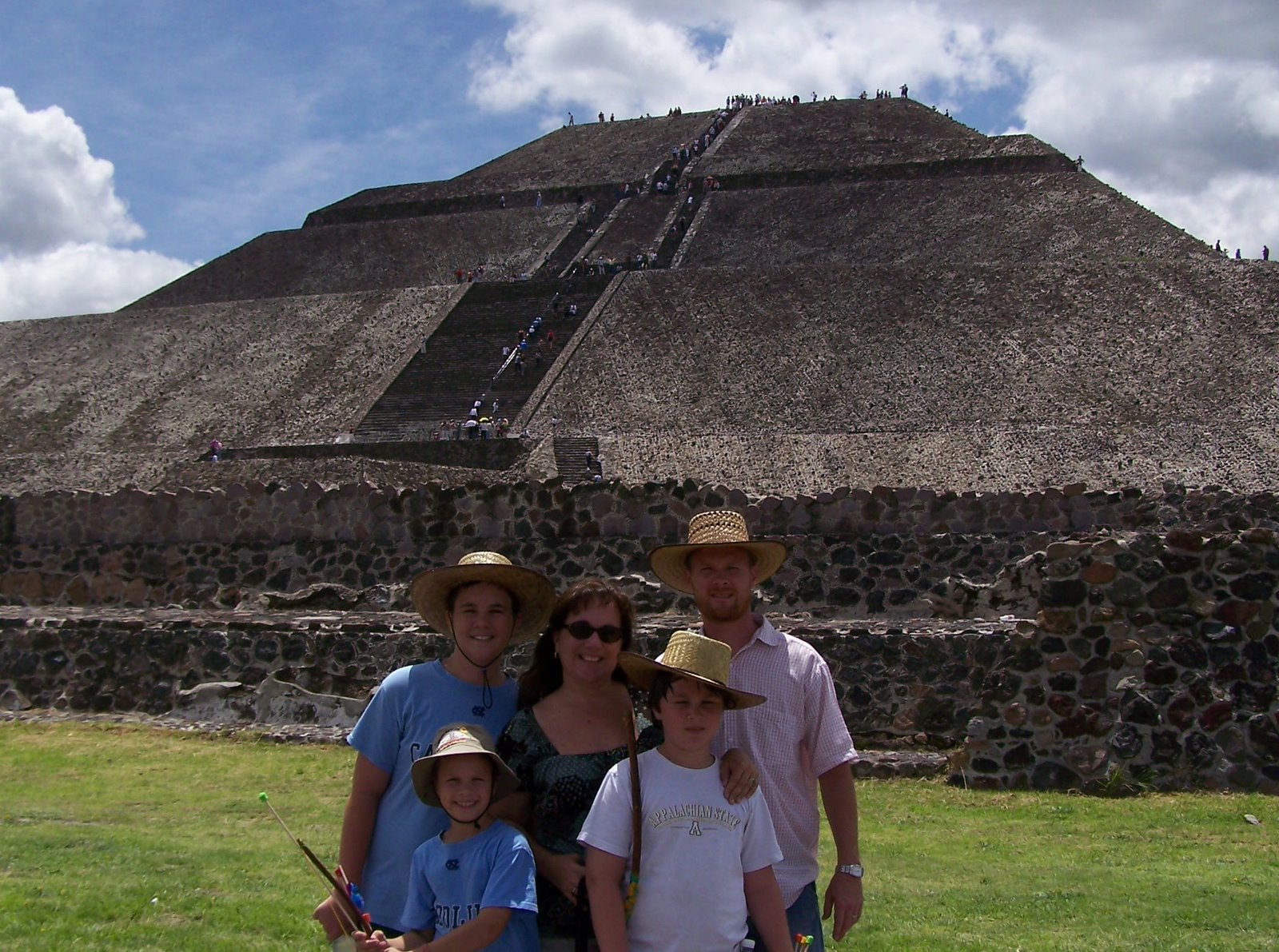 [Family+pyramids.JPG]