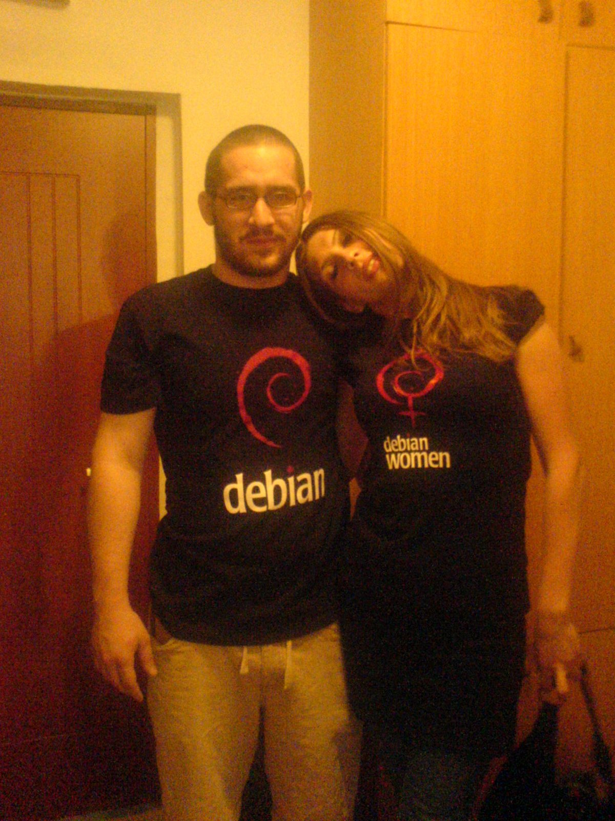 [Debian+++Debian+woman.jpg]