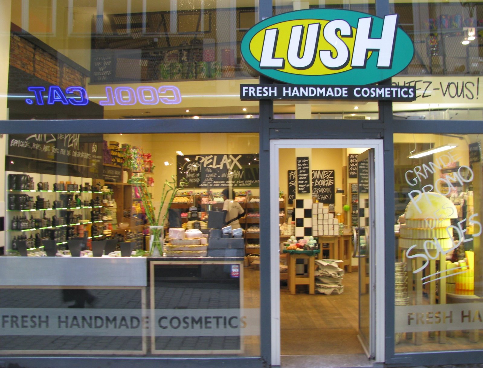 [Lush+winkel.jpg]