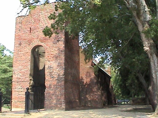 [Jamestown_church_in_ruins.jpg]