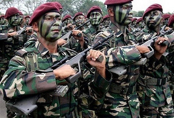 [Malaysian_soldier_army_day_celebration_news_010307_001.jpg]