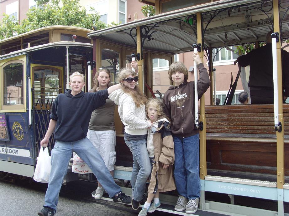 [web_2007-July25-Allen-Heather-Halversen_san-fran-trolley.JPG]