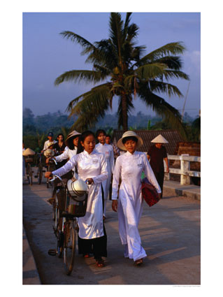 [BN361_16~Group-of-People-Walking-Across-Bridge-Mekong-Delta-Vietnam-Posters[1].jpg]