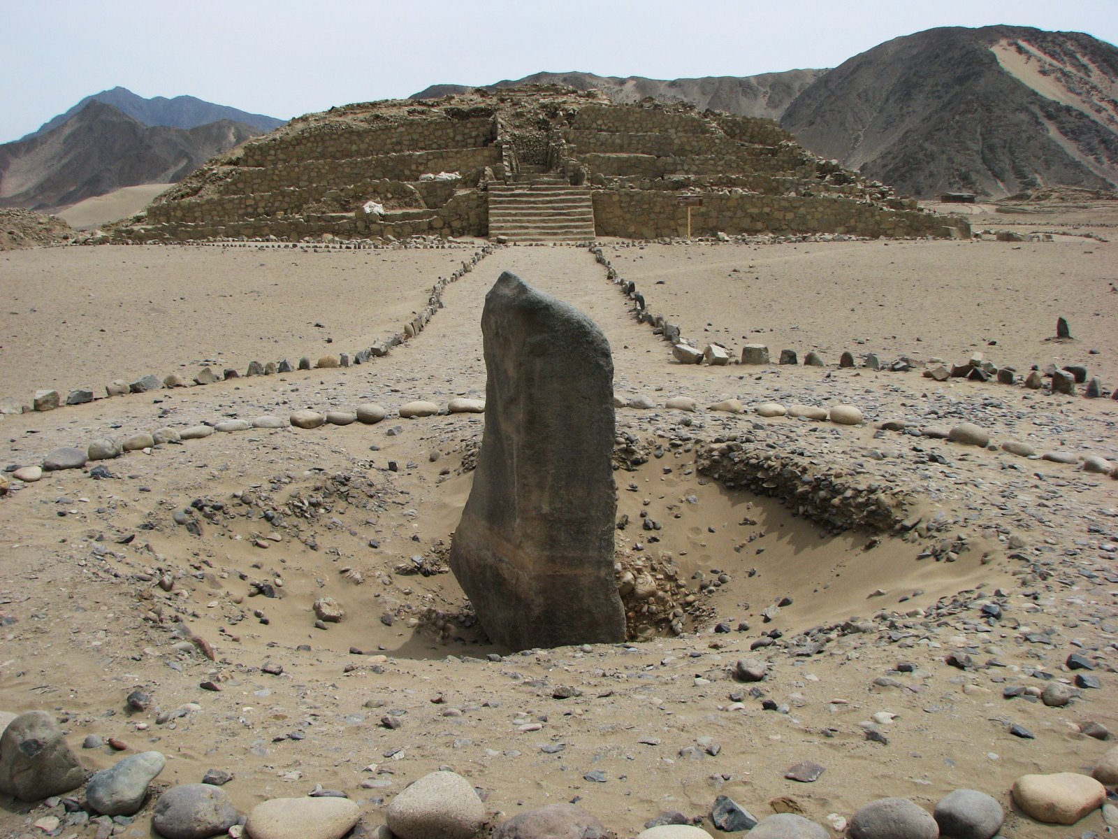 [Monolith+La+Huanca+with+Pyramid+of+the+Huanca+behind+it.JPG]